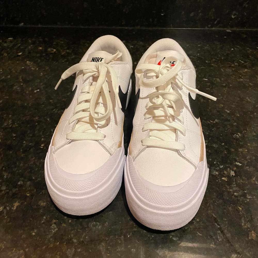 Women's Court Legacy Lift Platform Casual Sneakers Size 6.5